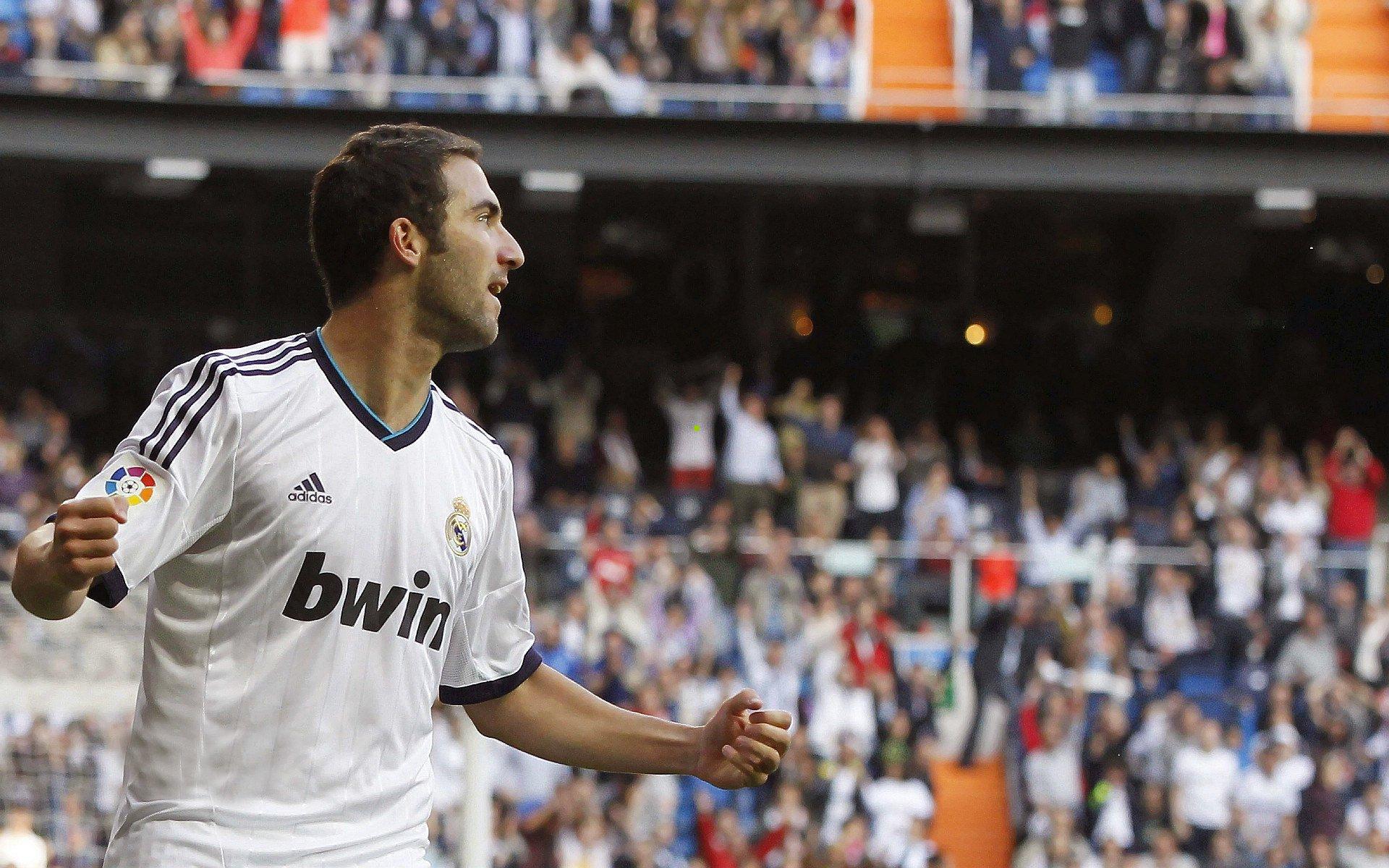 西甲焦点战前瞻，巴塞罗那与毕尔巴鄂竞技的中场战术博弈深度解析